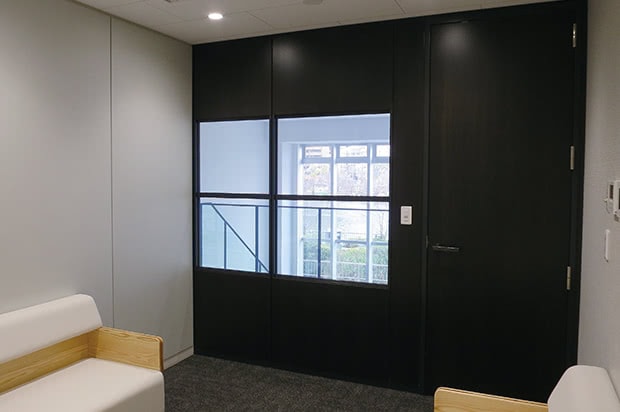 ナカバヤシ株式会社 大阪本社2階 会議室cocoa【N-Smart仕様】規格品：W700*H600mm×2枚、規格品：W900*H600×2枚