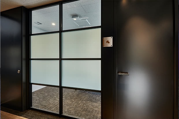 ナカバヤシ株式会社 大阪本社2階 会議室almond【N-Smart仕様】規格品：W900*H600mm×4枚